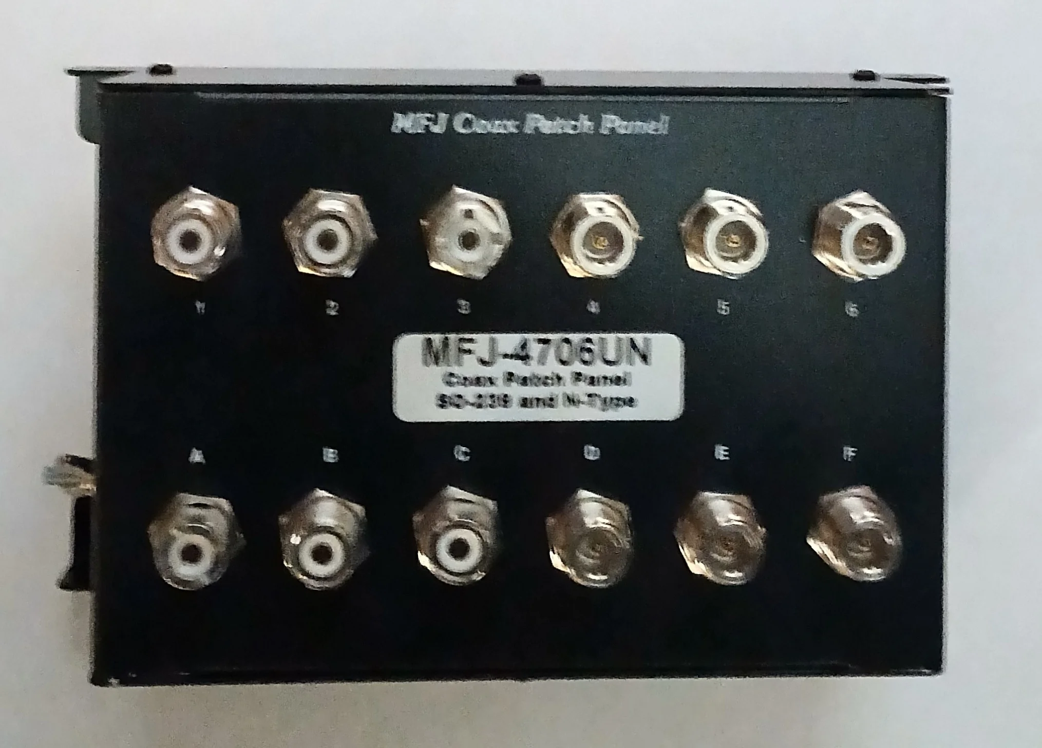 MFJ-4706UN, Coax Patch Panel, 12 Positions, 6 SO-239 and 6 N-Type